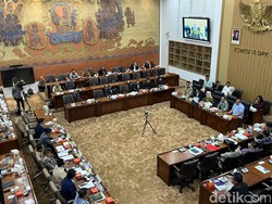 Video Komisi VI DPR Rapat Bareng Pemerintah Bahas RUU BUMN