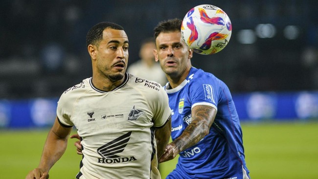 Gol tunggal Ciro Alves berhasil mengantar Persib Bandung 1-0 atas PSM Makassar di Stadion Gelora Bandung Lautan Api (GBLA), Sabtu (1/2).