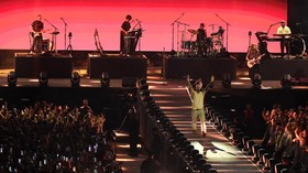 FOTO: Gebrak Energik Maroon 5 Saat Konser di Jakarta