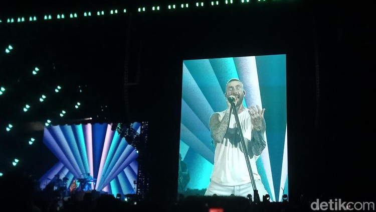 Konser Maroon 5 yang digelar di JIS, Jakarta Utara, tadi malam.