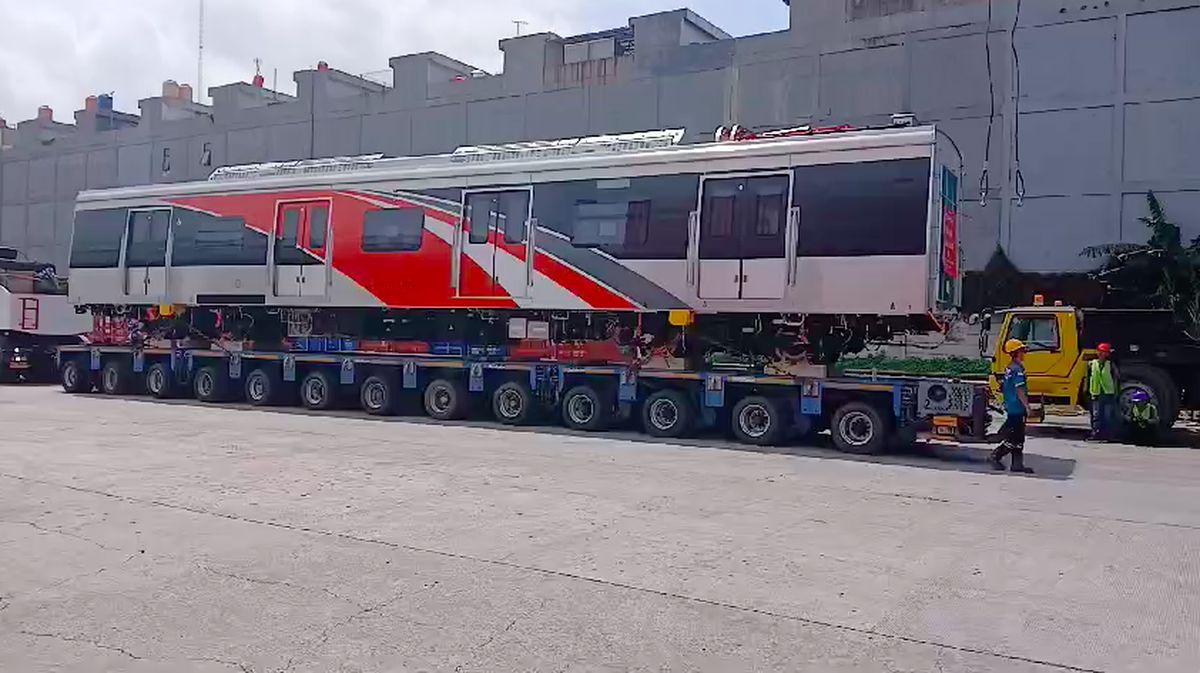 Satu Trainset Krl Impor Dari China Tiba Di Ri