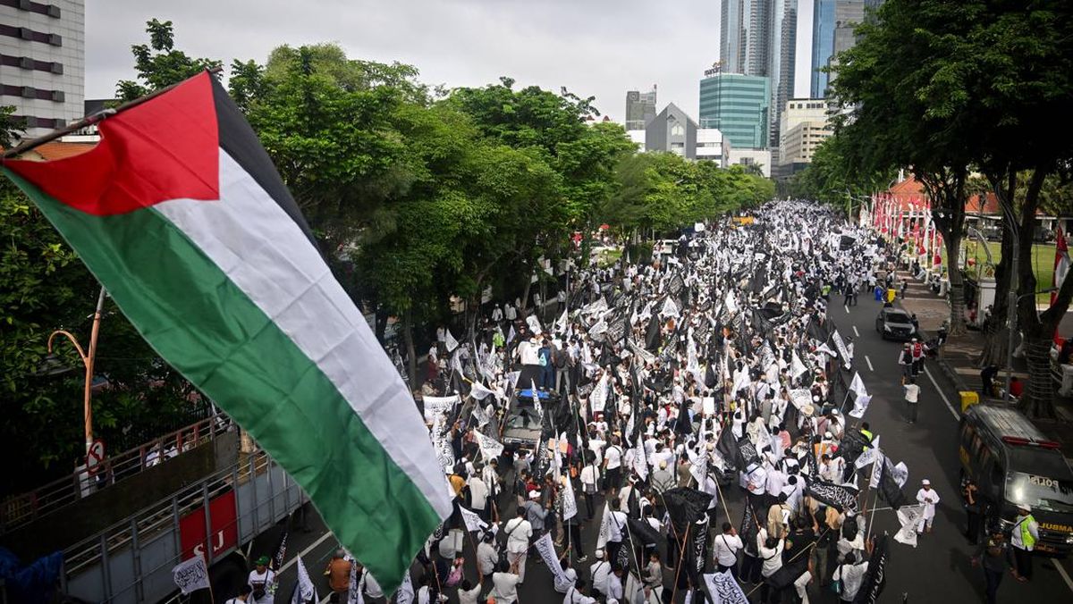 Ratusan Dokter dan Nakes Gelar Aksi Bela Palestina di Jakpus