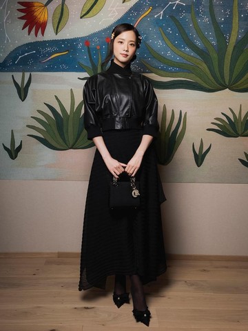 5 Potret Jisoo BLACKPINK Hadiri Dior Couture Spring-Summer 2025 Show, Tampil Elegan Bak Putri Kerajaan
