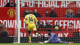 Hasil Liga Inggris: Martinez Menangis, MU Dihajar Crystal Palace 0-2