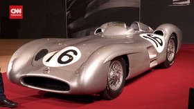 VIDEO: Mobil Balap Mercedes-Benz Terjual Rp863 M
