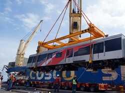Trainset Asal China Milik KAI Commuter Tiba di Tanjung Priok