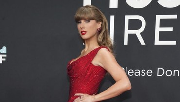 img-title Taylor Swift Legowo Pulang Tanpa Piala dari Grammy 2025