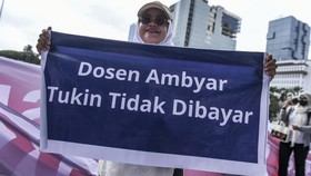 FOTO: Momen Dosen ASN Demo Dekat Istana Minta Tukin Sejak 2020 Dibayar
