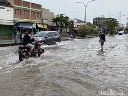 Diguyur Hujan Semalam, Jalan Pantura Semarang-Demak Banjir