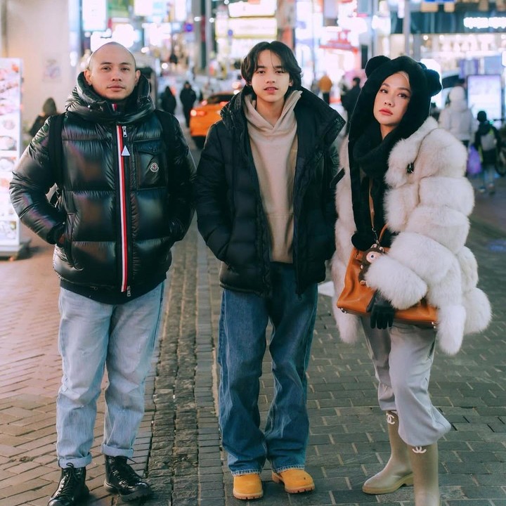<p>Belum lama ini, penyanyi Bunga Citra Lestari atau akrab disapa BCL baru saja menghabiskan libur awal tahun ke Korea Selatan. BCL liburan bareng keluarganya, termasuk sang suami Tiko Aryawardhana dan putranya Noah Aidan Sinclair. (Foto: Instagram @itsmebcl)</p>