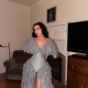 5 Busana Terbaik di Grammy Awards 2025, Sabrina Carpenter Bak Tokoh Film Klasik!