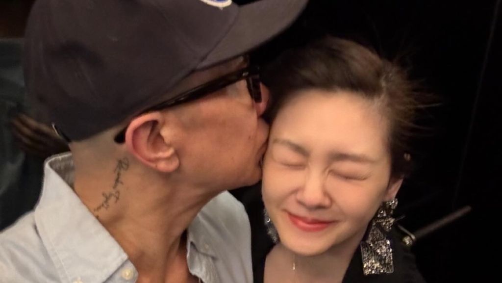 DJ Koo Buat Patung Barbie Hsu Tepat Setahun Kematian