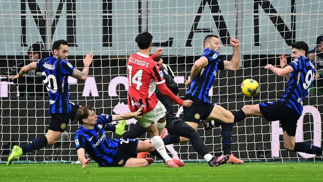 Inter Millan akan bertemu rival sekota mereka, AC Milan, di semifinal Coppa Italia yang akan berlangsung April mendatang.