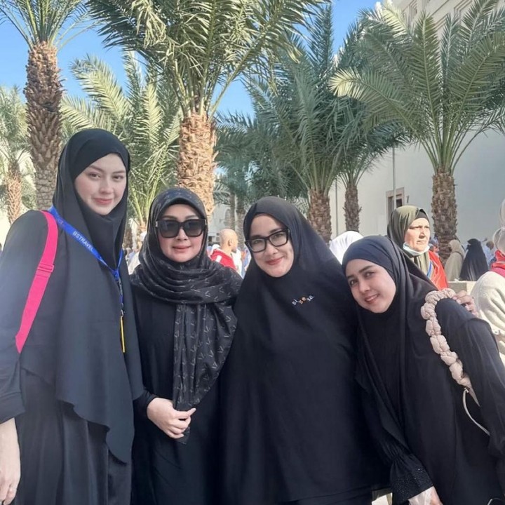 <p>Momen perjalanan ibadah itu dibagikan langsung Kimberly melalui beberapa foto dan video yang diunggah di akun Instagram pribadinya. (Foto: Instagram@kimbrlyryder)</p>