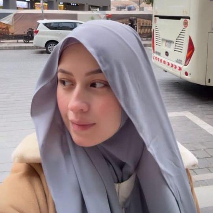<p>Nama Kimberly Ryder tampaknya tak pernah lepas dari sorot publik. Terlebih lagi, belakangan ini, Kimberly diketahui tengah melaksanakan ibadah umrah di Tanah Suci, Makkah. (Foto: Instagram@kimbrlyryder)</p>