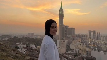 img-title Ingin Terus Berhijab Usai Umrah, Kimberly Ryder: Belajar Dulu Pelan-pelan