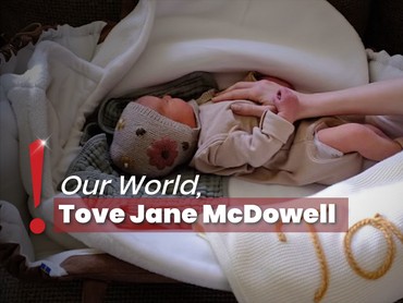 img-title Lily Collins-Charlie McDowell Dikaruniai Anak Pertama Lewat Ibu Pengganti
