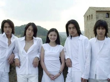 Lirik Lagu Qing Fei De Yi (OST Meteor Garden) - Harlem Yu