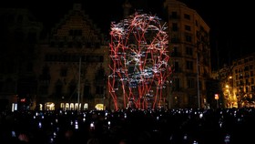 FOTO: Video Mapping Ubah Gedung Jadi Taman Bunga