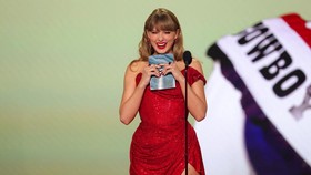 Fan Duga Taylor Swift Kolab Lagi dengan Max Martin di TS12