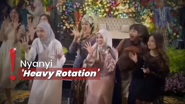 Dinikahi Luthfi Arif, Ochi Rosdiana Tampil Bareng Eks JKT48 saat Resepsi