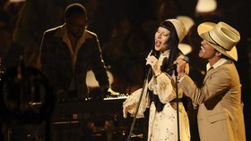 FOTO: Gemerlap hingga Heboh Para Penampil Grammy Awards 2025