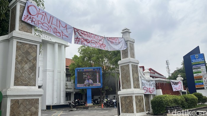 Siswa SMK N 2 lakukan protes ke sekolahan, Senin (3/2/2025).