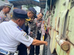 Polisi Ramp Check Angkutan Barang di Kota Mojokerto, Ini Hasilnya