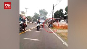 VIDEO: Bocah Pemburu Klakson Teloler Di Serang Tewas Ditabrak Bus