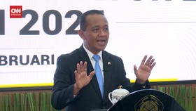 VIDEO: Warga Antre Beli Gas 3 KG, Bahlil Klaim Gas Melon Tak Langka