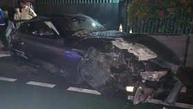 Toyota Supra Tabrak Tiang Lampu di Depan Kedubes Jerman