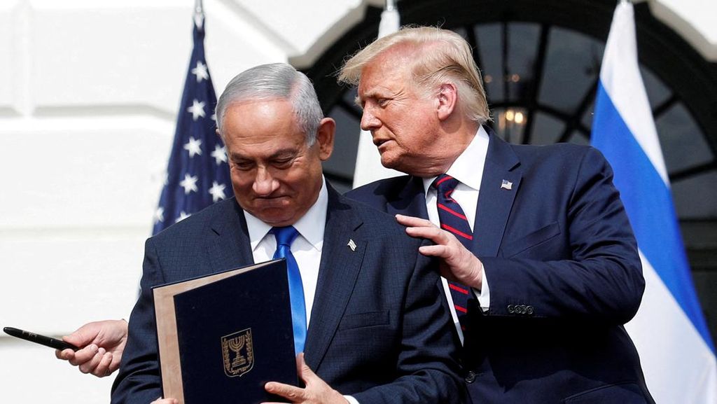 Makin Mesra, Netanyahu Rayakan Malam Tahun Baru di Resort Trump
