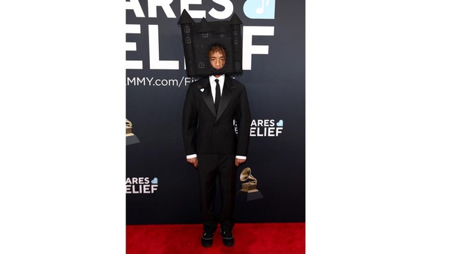 FOTO: Mereka yang Tampil Aneh dan Bikin Dahi Berkerut di Grammy Awards