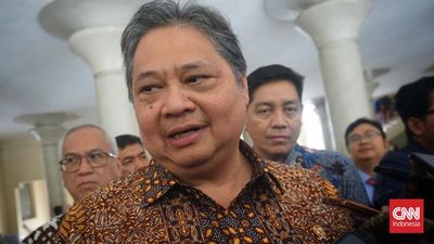 Airlangga Sebut QRIS Bikin Jengah Operator Kartu Kredit