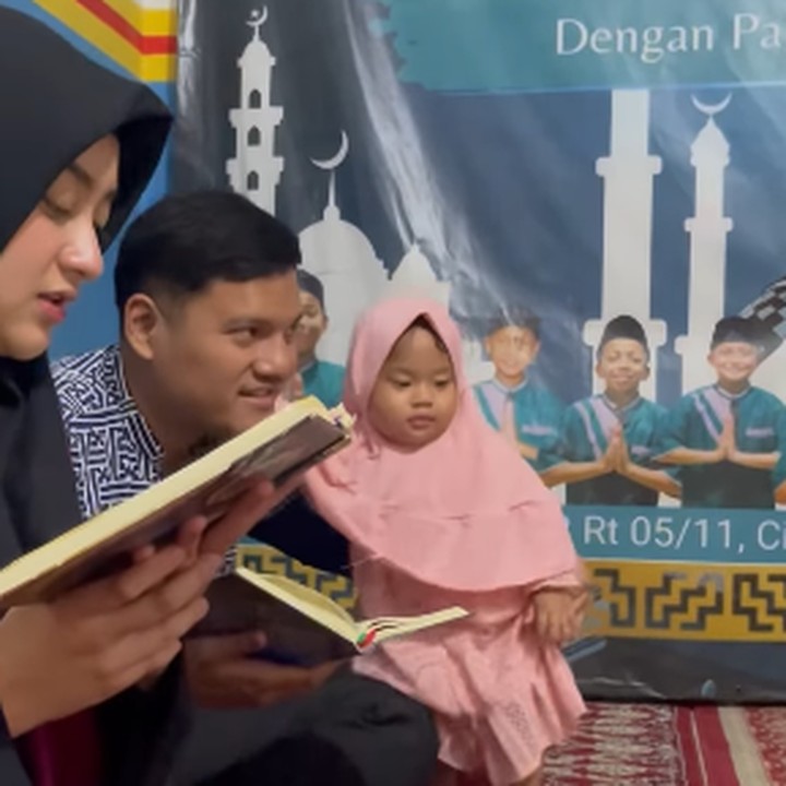 <p>Alula dan Aluna lahir pada 22 Januari 2024. Belum lama ini, keduanya baru saja merayakan pertambahan usia dengan pengajian dan tasyakuran bersama anak yatim dan dhua'fa. (Foto: Instagram: @memes_prameswari)</p>