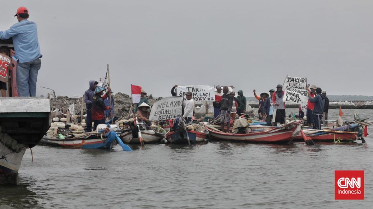 Ratusan Nelayan Demo Gubernur Babel Protes Tambang Timah di Laut
