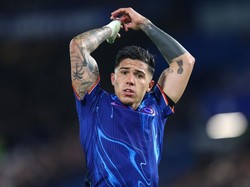 Yikes! Enzo Fernandez Kasih Celana, Langsung Diendus Fans