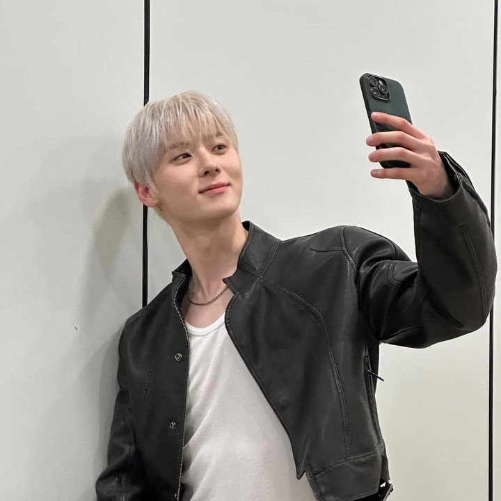 <p>Ia mendapat julukan Emperor of Cleanliness atau Kaisar Kebersihan. Program tersebut menayangkan satu adegan ketika Min Hyun membersihkan wastafel dapur dan membuat para <em>host</em> terkesan. "Rasanya seperti kita sedang menyaksikan kehidupan seorang ibu rumah tangga," ungkap salah satu <em>host.</em> (Foto: Instagram@optimushwang)</p>