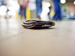Bolehkah Mengambil Barang Jatuh di Jalan yang Tak Diketahui Pemiliknya?