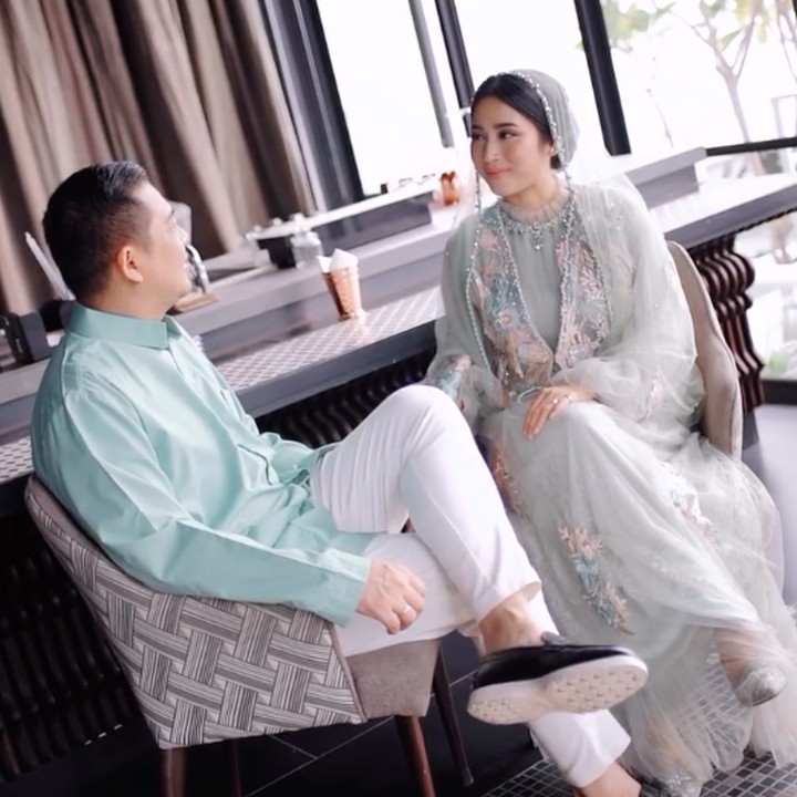 <p>Dalam momen tasyakuran ini, Ade dan Indi juga mengabadikan momen untuk mengenang kehamilan pertama ini. Ade dan Indi resmi menikah pada 3 Agustus 2024. Tiga bulan setelah menikah, pasangan ini mengumumkan kehamilan pertama. (Foto: Instagram @ade_govinda/ @indiarisa_)</p>