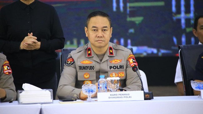 Mabes Polri buka suara terkait aplikasi World App yang viral di medsos karena mengambil data retina atau biometri warga di sejumlah wilayah Indonesia.