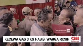VIDEO: Kecewa Gas 3 Kg Habis, Warga Ricuh