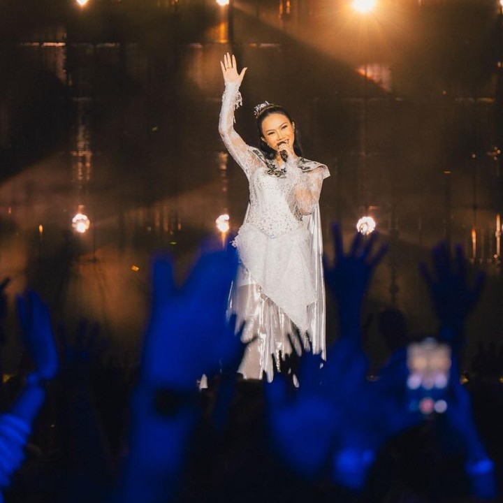 <p>Penyanyi Yura Yunita baru saja menyelenggarakan konser tunggal bertajuk Bingah, Bunda. Konser ini berlangsung di Istora Senayan Jakarta pada Minggu, 2 Februari 2025. (Foto: Instagram @yurayunita)</p>