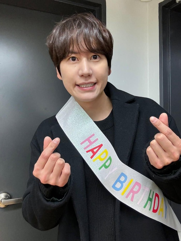 Kyu Hyun baru saja merayakan ulang tahun ke-37 pada 3 Februari kemarin, Beauties. Istimewanya, sang idol akan membawa kebahagiaannya di usia yang baru berganti di konser 'COLORS' Jakarta pada Sabtu, (8/2) nanti./ Foto: instagram.com/kyuhyun_official