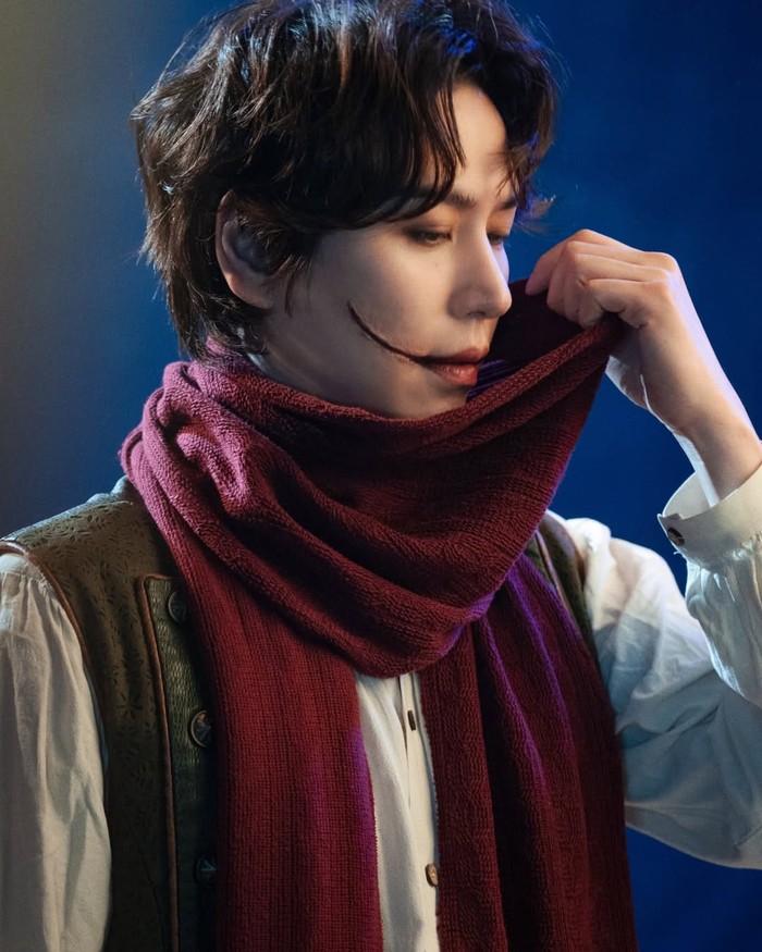 Kyu Hyun juga merambahkan karirnya di industri hiburan dengan terjun di dunia musikal sejak tahun 2010 dan telah membintangi lebih dari 10 judul. Drama musikal terbaru yang diperankannya adalah 'The Man Who Laughs'./ Foto: instagram.com/kyuhyun_official