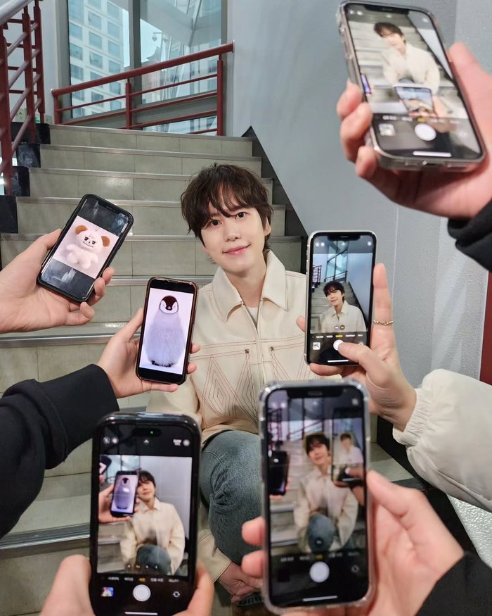 Kyu Hyun semakin mendapatkan banyak cinta dari member karena keberadaannya justru menetapkan formasi utuh 13 member Super Junior dan pejuangan kerasnya dalam melalui masa koma akibat kecelakaan di tahun 2007./ Foto: instagram.com/kyuhyun_official
