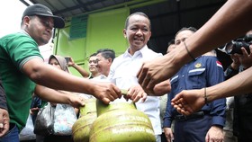 Bahlil Cek Kualitas BBM hingga Pasokan Listrik di Ambon