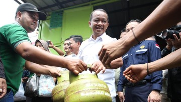 Bahlil Wajibkan Masyarakat Beli LPG 3 KG Pakai KTP