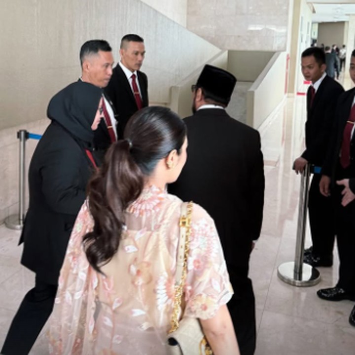 <p>Selain Jamar Mirdad, ada beberapa anggota DPR lain yang dilantik hari ini, yakni Mulyadi yang menggantikan Fadli Zon, Aziz Subekti yang menggantikan Prasetyo Hadi, serta Bimantoro Wiyono yang menggantikan Irfan Yusuf. (Foto: Instagram: @andrew.white._)</p>