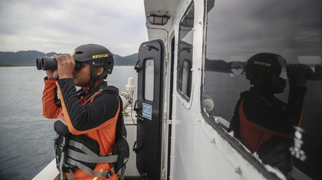 FOTO: Mencari Jurnalis Metro TV yang Hilang di Perairan Tidore